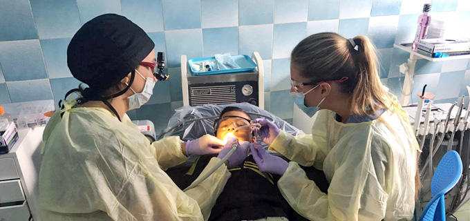 AG Neovo Healthcare PDE-181 Helps Dental Volunteer Services in El Empalme, Ecuador